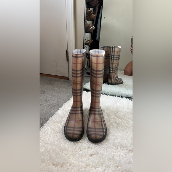 Burberry rain boots size 36 - Picture 6 of 7